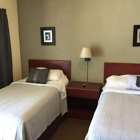 Highland Court Motel Fairmont Стая снимка