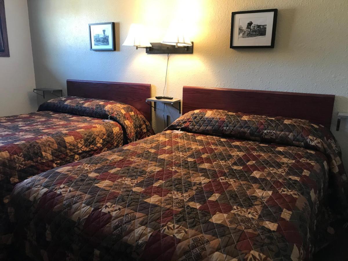 Highland Court Motel Fairmont Екстериор снимка