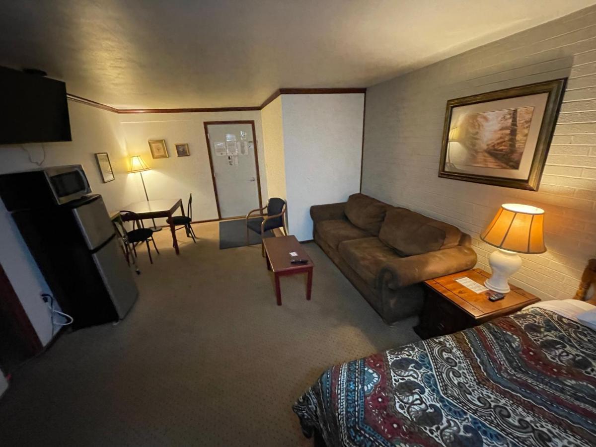 Highland Court Motel Fairmont Екстериор снимка