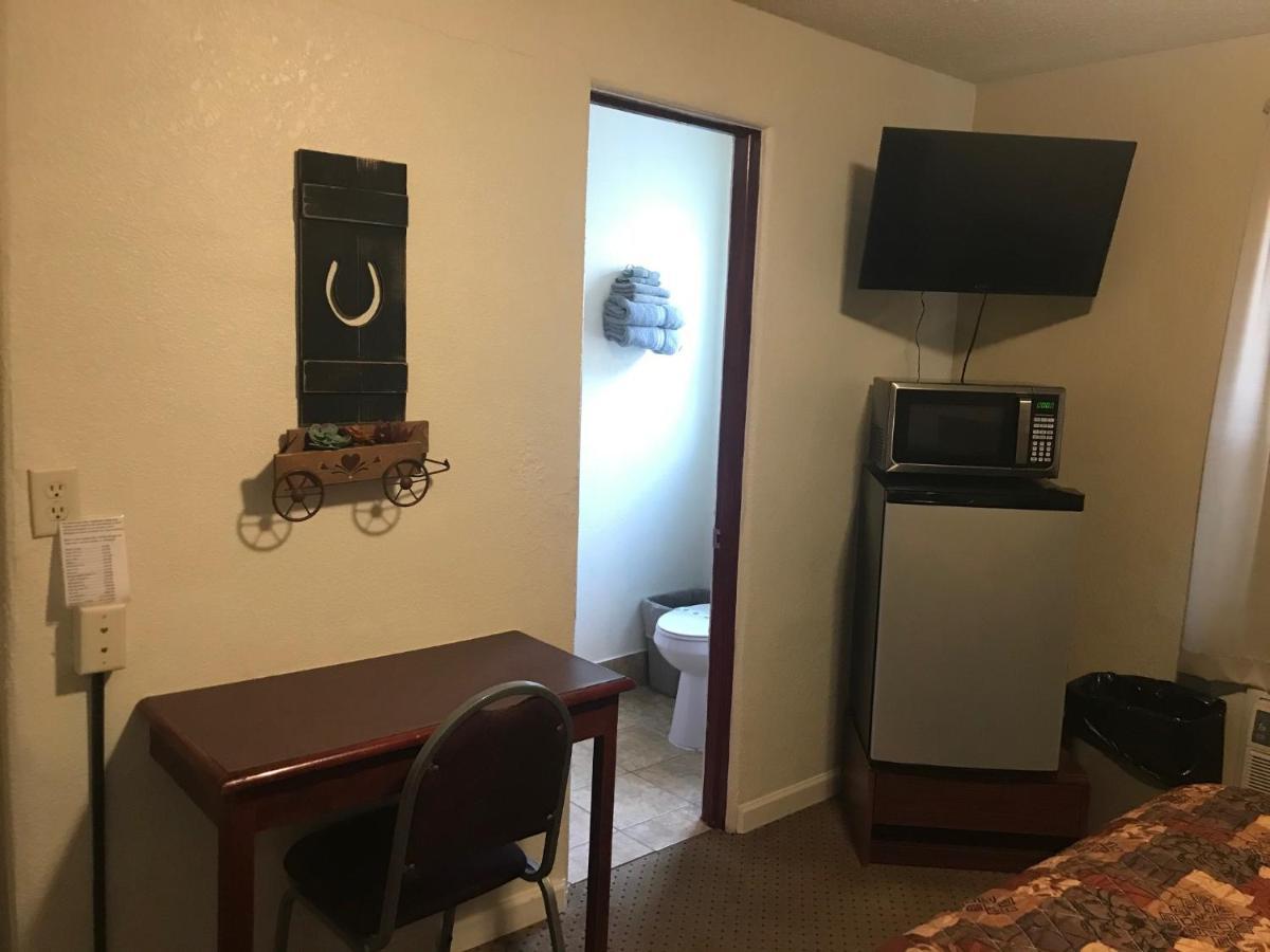 Highland Court Motel Fairmont Екстериор снимка
