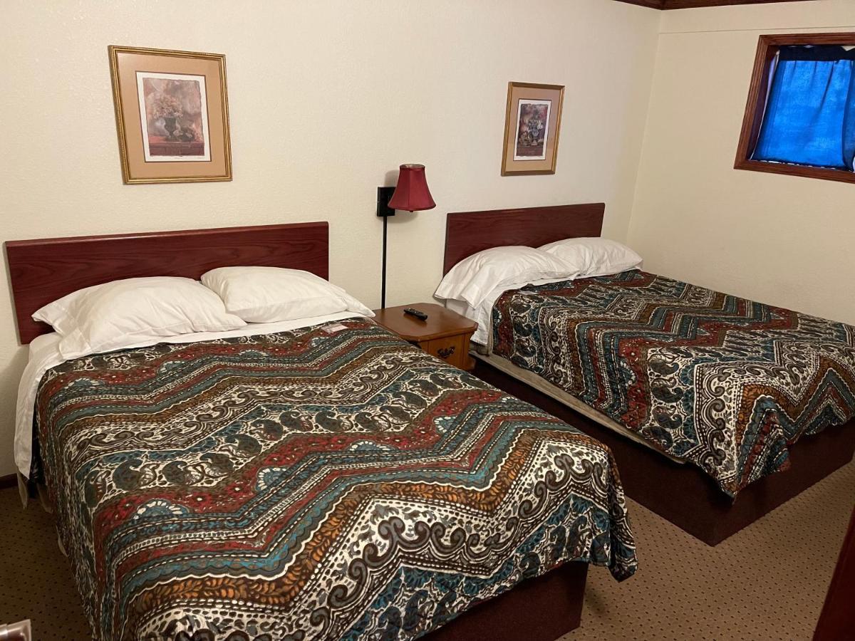 Highland Court Motel Fairmont Екстериор снимка