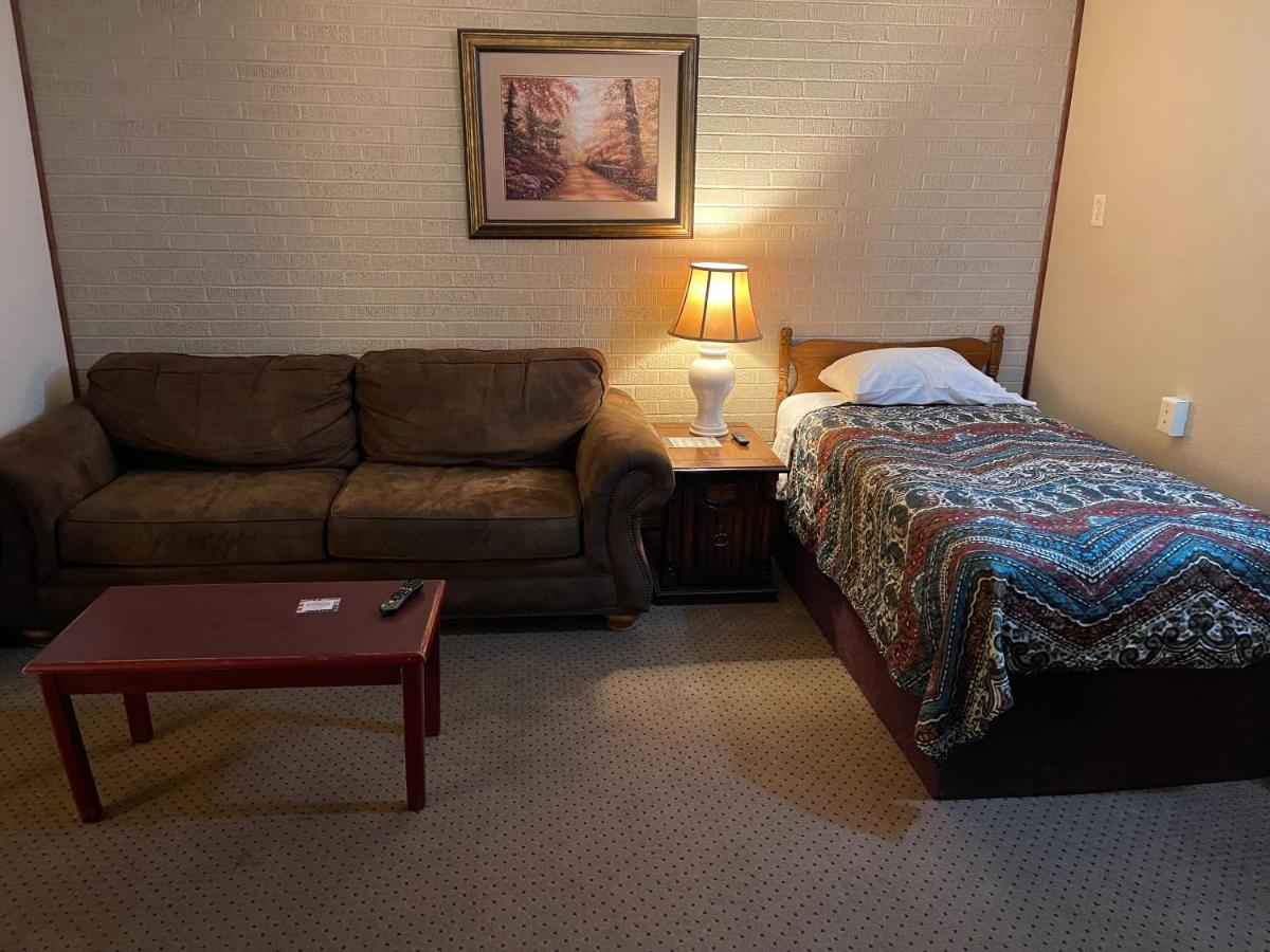 Highland Court Motel Fairmont Екстериор снимка