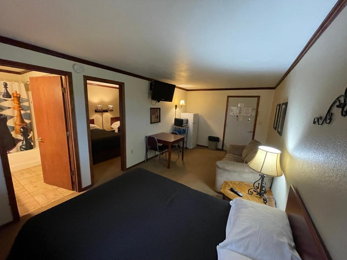Highland Court Motel Fairmont Екстериор снимка