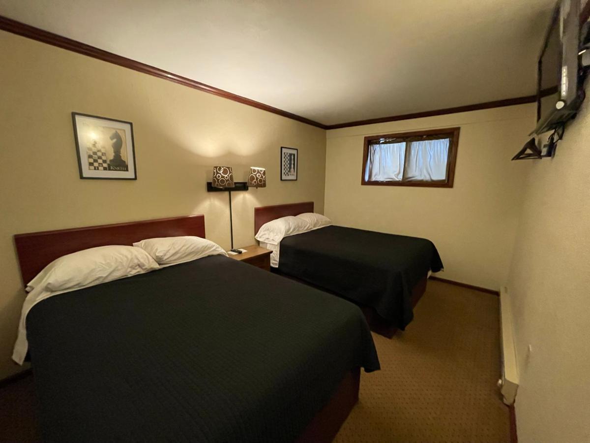 Highland Court Motel Fairmont Екстериор снимка