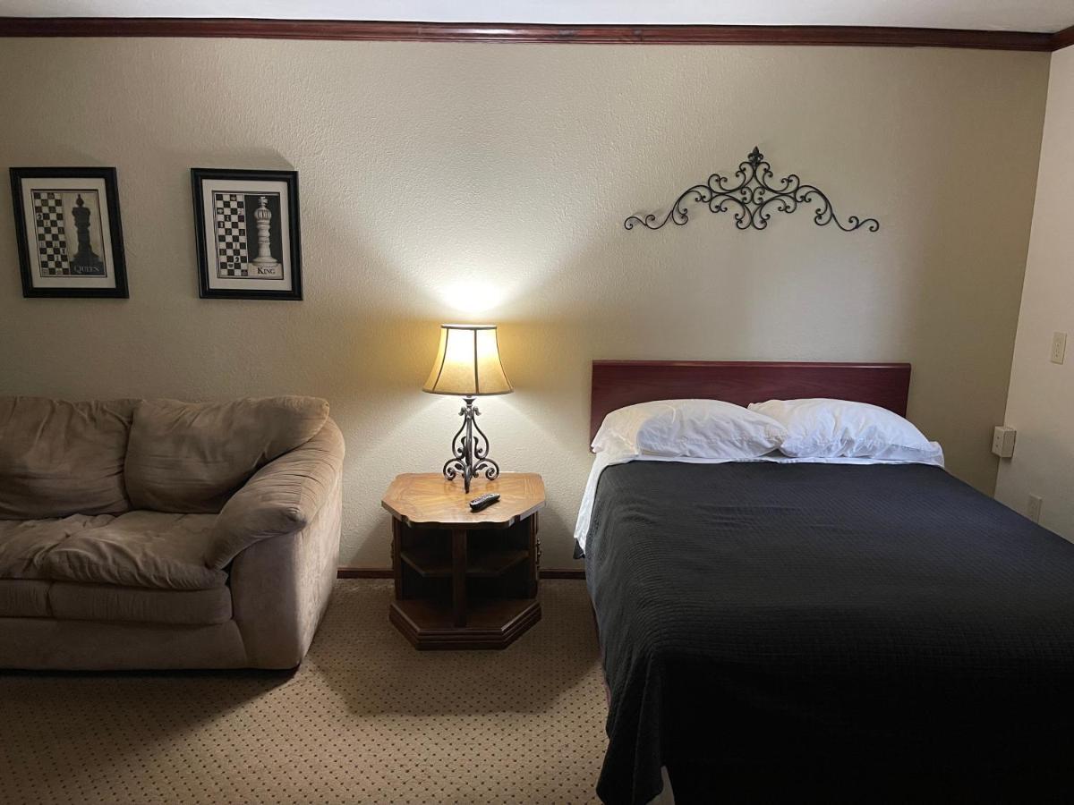 Highland Court Motel Fairmont Екстериор снимка