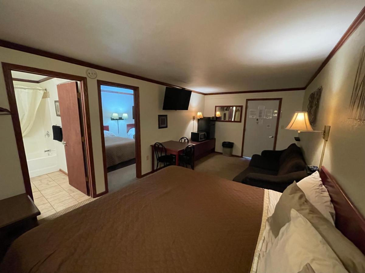 Highland Court Motel Fairmont Екстериор снимка