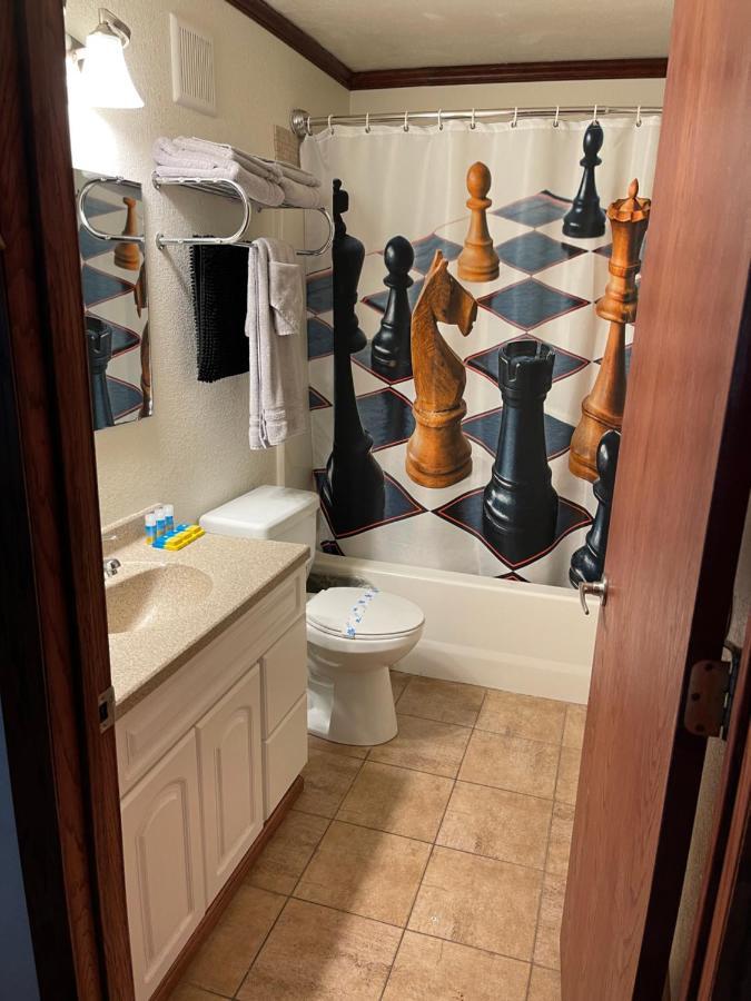 Highland Court Motel Fairmont Екстериор снимка