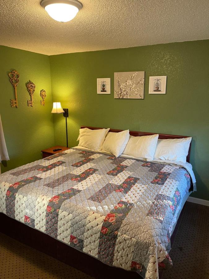 Highland Court Motel Fairmont Екстериор снимка