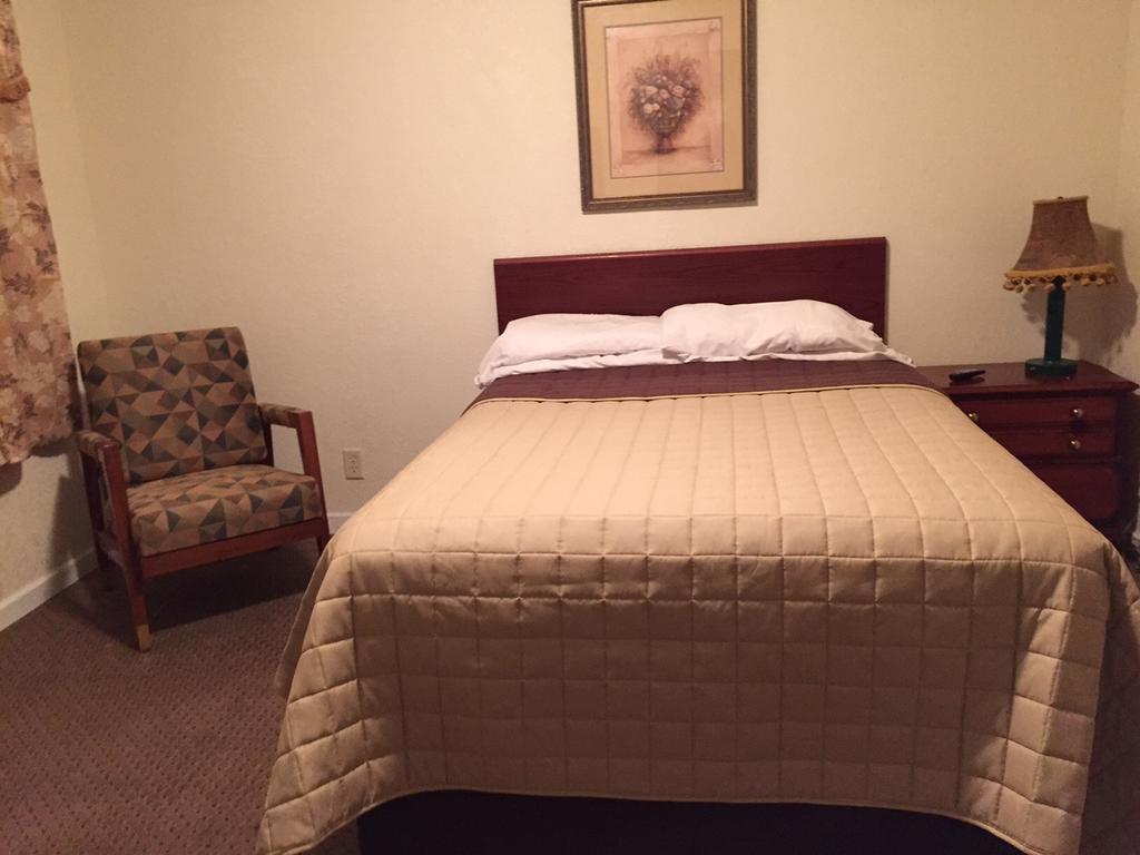 Highland Court Motel Fairmont Екстериор снимка