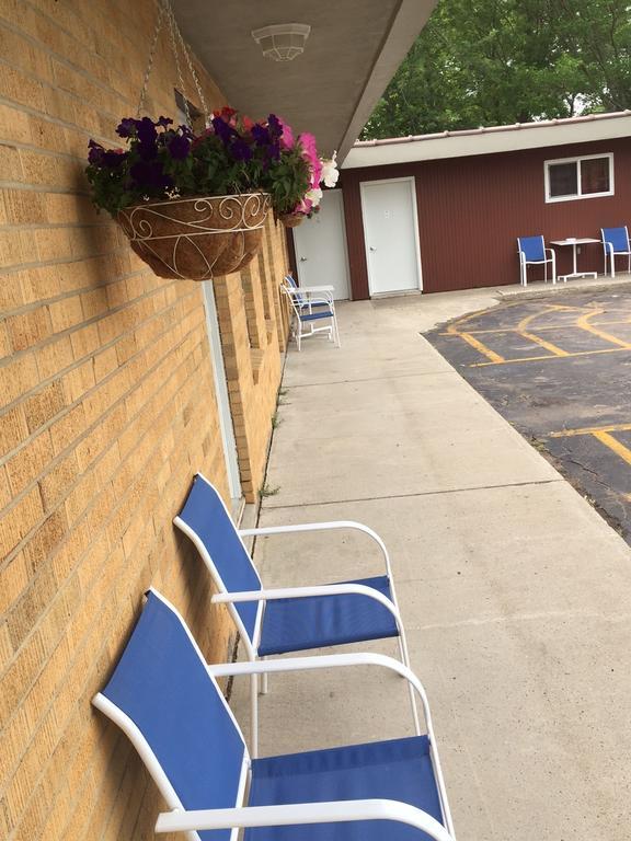 Highland Court Motel Fairmont Екстериор снимка