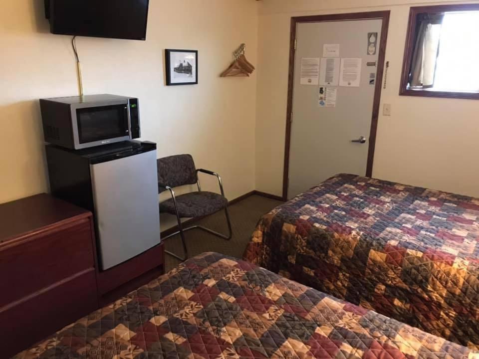 Highland Court Motel Fairmont Екстериор снимка